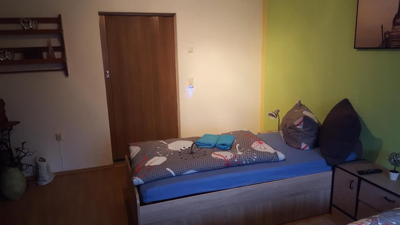 Monteur- Und Ferienwohnung Waldrauschen Fehrenbach Exterior photo